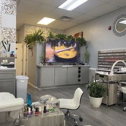 Q Nail - Interior.  Awesome Asian cooking channel.