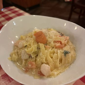 Trattoria Nakamura-Ya - Fettuccine Smoked Salmon & Scallop Tarako Cream Sauce - Italian Near Me - Las Vegas, Nevada Trattoria Nakamura-Ya - Fettuccine Smoked Salmon & Scallop Tarako Cream Sauce - Italian Near Me - Las Vegas, Nevada