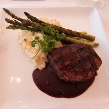 Vintner Grill - Sirloin w/ aspargus and brie potatoes. - New American Near Me - Las Vegas, Nevada Vintner Grill - Sirloin w/ aspargus and brie potatoes. - New American Near Me - Las Vegas, Nevada