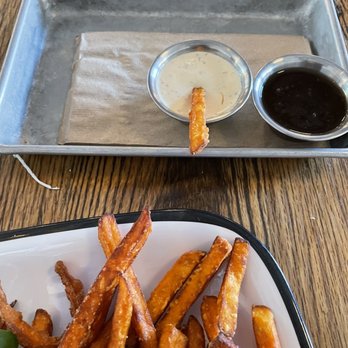 Bareburger - Plainview - They have a variety of sauces at add'l .50 each so I decided to try the chipotle ranch and the mango teriyaki (I forget) . Both were great - New American Near Me - Plainview, New York
