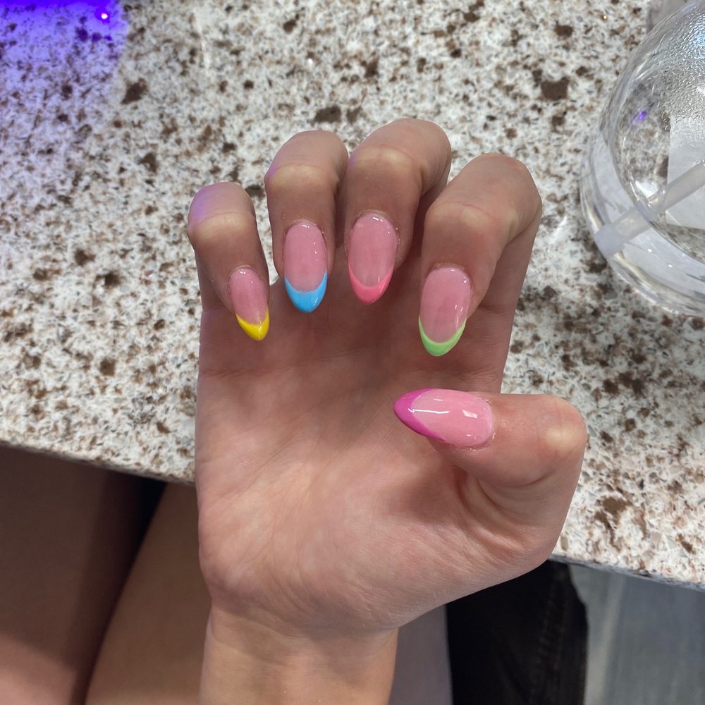 Sister nails with tips and colored French tips Sister nails with tips and colored French tips