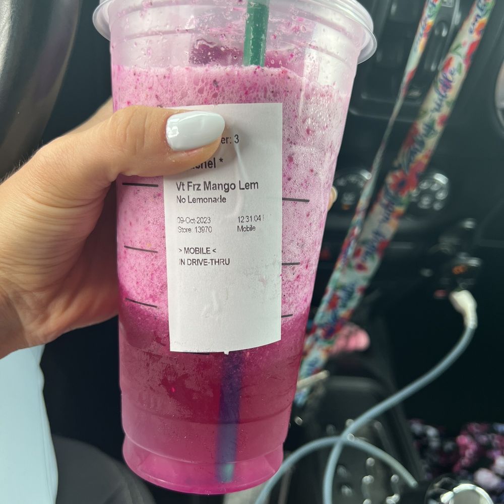 "Frozen" mango dragonfruit refresher