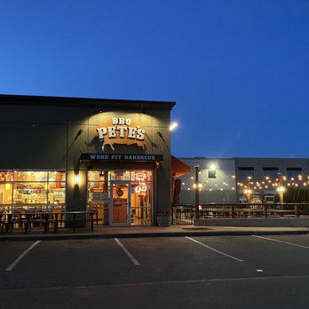 BBQ Pete's - Outside - Barbeque Near Me - Kent, Washington BBQ Pete's - Outside - Barbeque Near Me - Kent, Washington