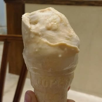 Occo - Coco, banana y dulce de leche arriba, chocolate de castilla (blanco, con nuez, castañas y azafrán) abajo - Ice Cream & Frozen Yogurt Near Me - Buenos Aires, C