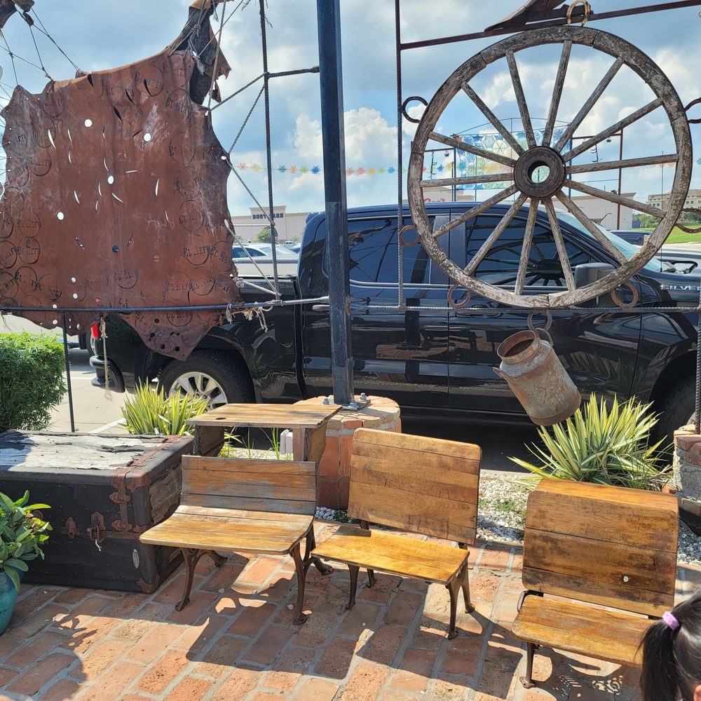 El Refu - Outside scenery - Tex-Mex Near Me - Port Arthur, Texas