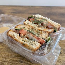 Mori’s - Honey Spicy Chicken Sandwich 奥尔良鸡腿排三明治 (TikTok: @justandyvu)