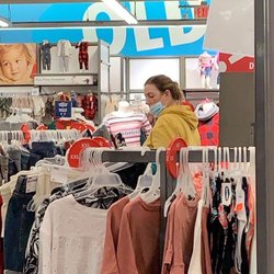 Old Navy - Customer who doesn't understand proper mask wearing-- the only flaw in an otherwise lovely store!