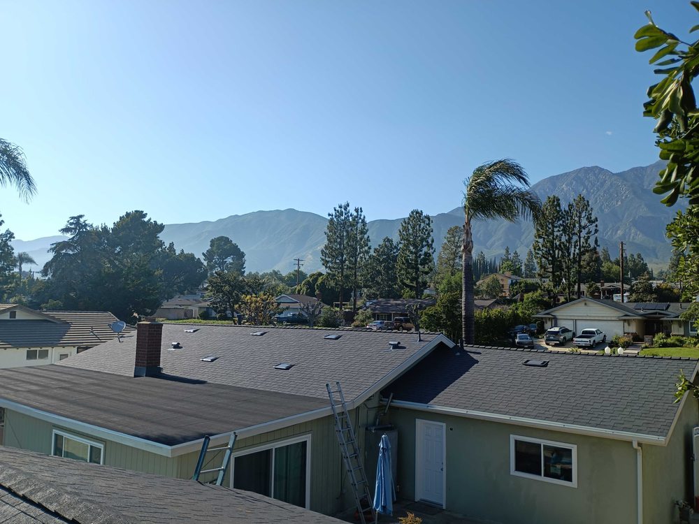 Slide of Van Lund Roofing and Solar