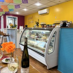 Los Tres Hermanos - Inside counter