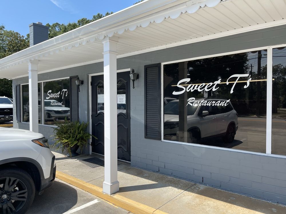 Sweet T's Restaurant Logo