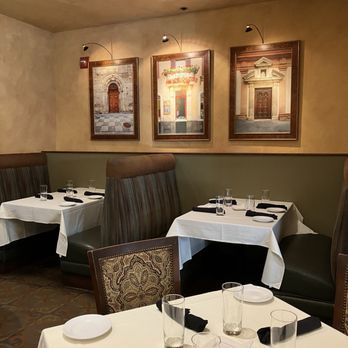 Antonio's - Different shot and of the dining area - Italian Near Me - Maitland, Florida Antonio's - Different shot and of the dining area - Italian Near Me - Maitland, Florida