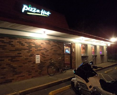 PIZZA HUT - Updated January 2025 - 13 Photos & 19 Reviews - 8 N