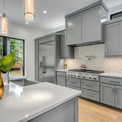 JCS Marble & Granite - JCS Marble & Granite
Quartz Countertop
Color - Brilliant White
Full Tiled Backsplash