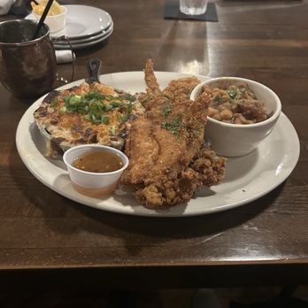 The Southern Table - 1/2 fried chicken with white beans and bacon Mac and Cheese. - Southern Near Me - Athens, Alabama The Southern Table - 1/2 fried chicken with white beans and bacon Mac and Cheese. - Southern Near Me - Athens, Alabama