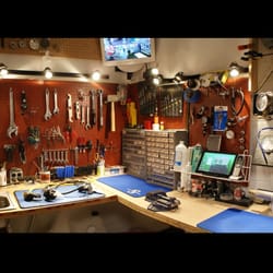 Evergreen Dive Service - Our service staff has over 40 combined years experience in the SCUBA equipment service and repair industry.