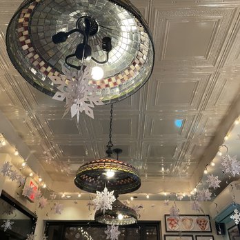 Joe's Pizza - Inside ceilings - Pizza Near Me - Brooklyn, New York Joe's Pizza - Inside ceilings - Pizza Near Me - Brooklyn, New York