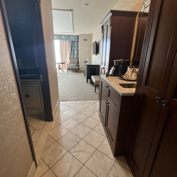 Woolley's Classic Suites - Hotels Near Me - Aurora, Colorado