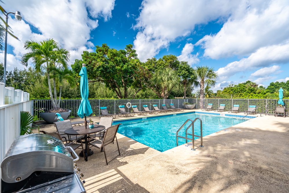 10X HARBOUR CAY Updated April 2024 10 Photos 1213 SE Glenwood Dr, Stuart, Florida