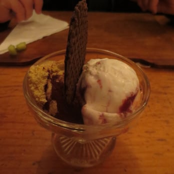 As 7 Maravilhas - Tiramisu/Marscapone Ice Cream - really creamy, 2.50EU - Beer Bar Near Me - Porto, 13