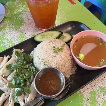 E-Jae Pak Mor - Kao mun gai ( Chicken rice ) - Thai Near Me - Seattle, Washington E-Jae Pak Mor - Kao mun gai ( Chicken rice ) - Thai Near Me - Seattle, Washington