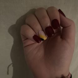 V Nails