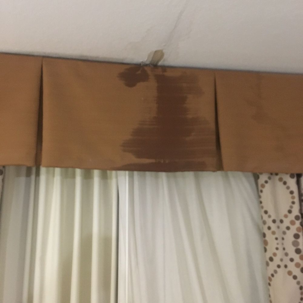 Comfort Inn Smithfield Near I-95 - Ceiling leaking - Hotels Near Me - Smithfield, North Carolina Comfort Inn Smithfield Near I-95 - Ceiling leaking - Hotels Near Me - Smithfield, North Carolina