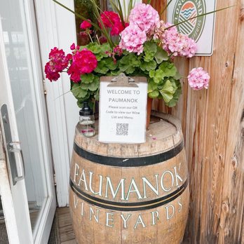 Paumanok - I loved this floral arrangement! - Wineries Near Me - Aquebogue, New York Paumanok - I loved this floral arrangement! - Wineries Near Me - Aquebogue, New York