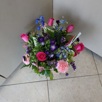 Dhuns Poway Florist - This ugly arrangement they sent and failed to correct - Florists Near Me - Poway, California Dhuns Poway Florist - This ugly arrangement they sent and failed to correct - Florists Near Me - Poway, California