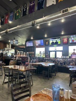 Southpaws Pizza and Sports Bar by null