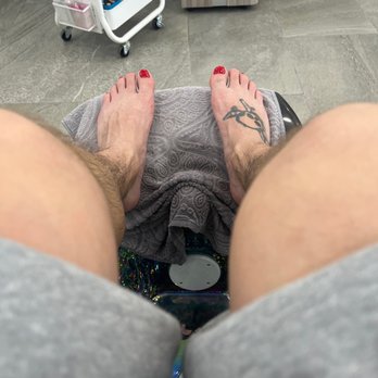 Ivy Nail Salon - Wet ass toes - Nail Salons Near Me - Rialto, California