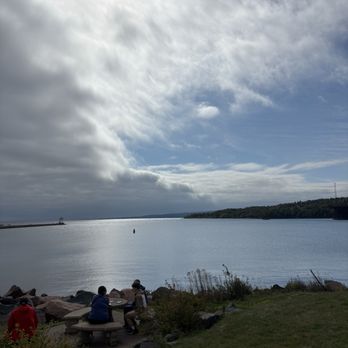 Agate Bay Beach - Seating areas - Beaches Near Me - Two Harbors, Minnesota