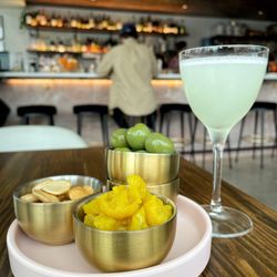 Side Pony - Happy hour treats