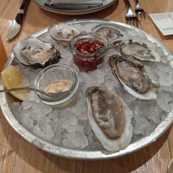 Henrietta Red - Assorted raw oysters - New American Near Me - Nashville, Tennessee