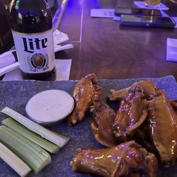 Player's Pub & Grub - Bone In Wings