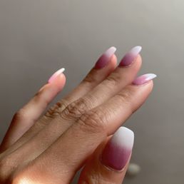 Ombre dip with tip on middle finger