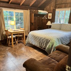 Ripplewood Resort - Main room of the cabin with queen bed