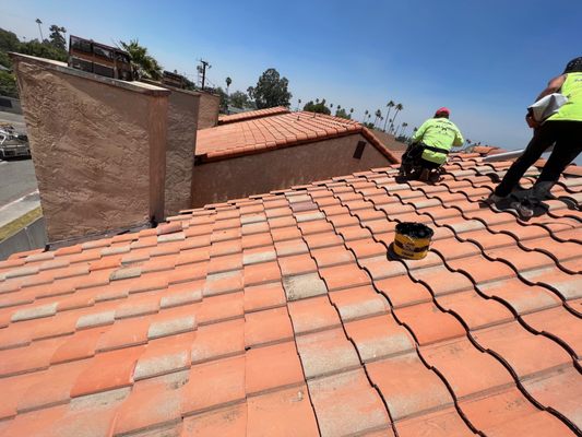 Presidential Roofing Logo