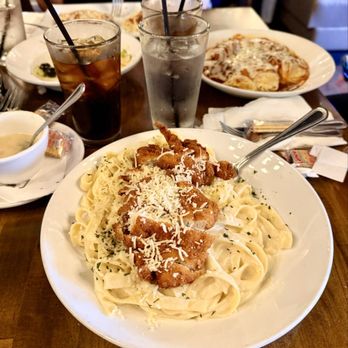 Monte Cello's - Alfredo with chicken - Pizza Near Me - Pittsburgh, Pennsylvania