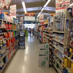 Vashon Market Fresh IGA - Decently wide isles with a little bit of stuff in the way...