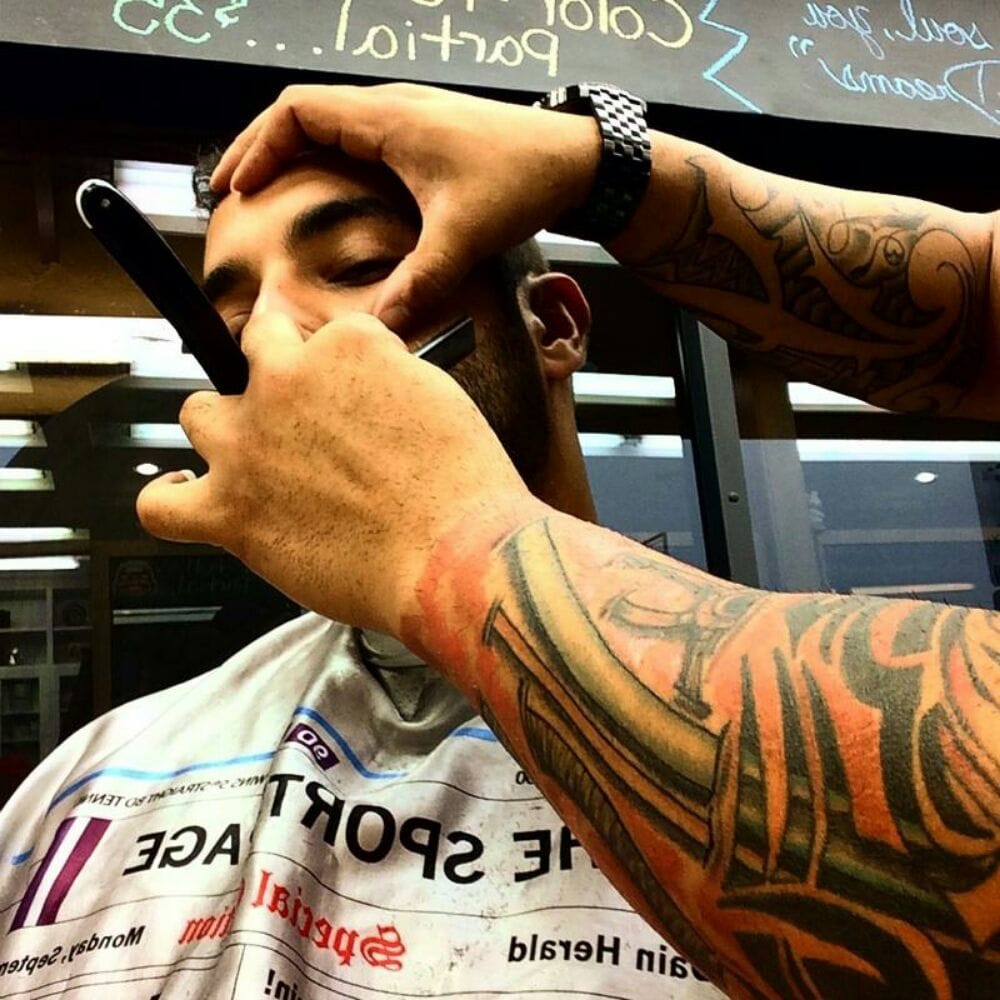 Los De La 27 Barbershop Logo