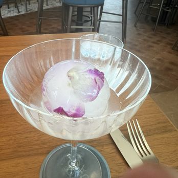 Even Coast - Ridiculous ice cube that should never be in a shallow glass. Had to just let it rest on my nose to get a drink. - Seafood Near Me - Dallas, Texas