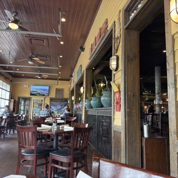 Oscar's Alehouse - Dining room - Beer Bar Near Me - Pasadena, Maryland