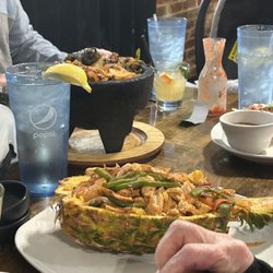 Ernestos Mexican Cuisine - Pineapple Fajita
