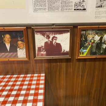 Billy Goat Tavern - Chicago - Celebrity photos - Burgers Near Me - Chicago, Illinois Billy Goat Tavern - Chicago - Celebrity photos - Burgers Near Me - Chicago, Illinois