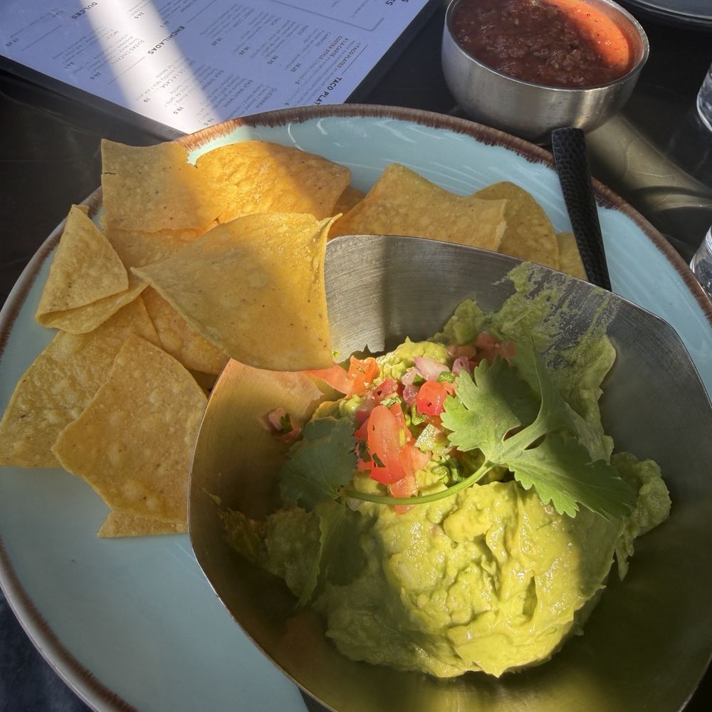 La Popular - Guacamole and chips - Cocktail Bars Near Me - Claremont, California