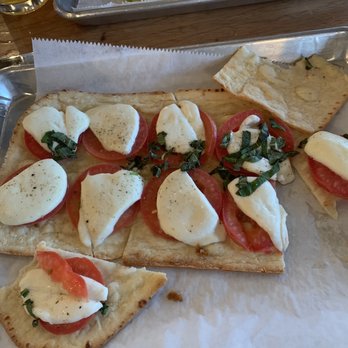Bungalow Heights - Margherita Flatbread - Bars Near Me - Houston, Texas