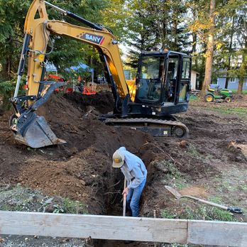 Central Point Homes - a man digging a hole - General Contractors Near Me - Ridgefield, Washington
