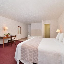 Americas Best Value Inn Austinburg - One King Bed Jacuzzi Suite 2
