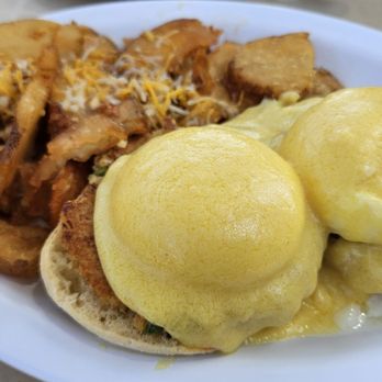 Park Bench Café - Crab Cake Benedict was good but needed seasoning. The crab cake itself was very thin and placed on top of an English Muffin. - Breakfast & Brunch Near Me - Huntington Beach, California