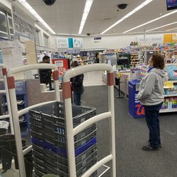 Walgreens - Door slammed on my family. Disgusting!!!!!